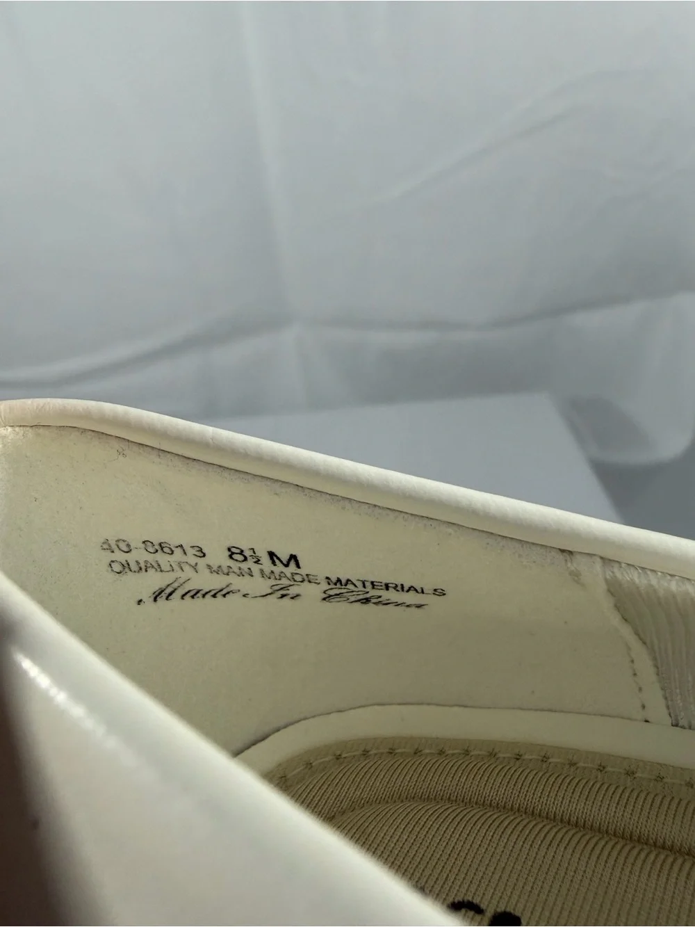 NWT Easy Street Women's Size 8.5 Cream Low Heel Pumps with Pleated Strap